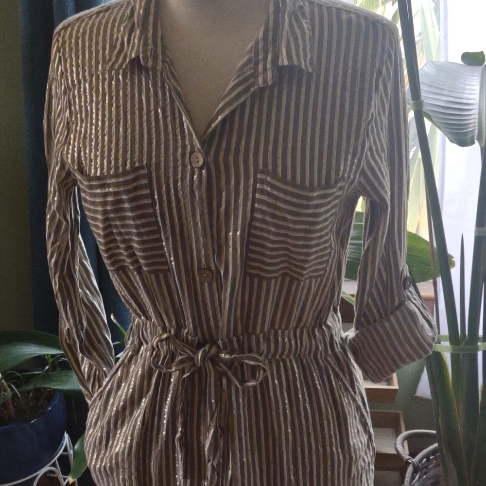 Size LG long sleeve adjustble cuff metallic button down midi dress grey/gold/sil - Picture 8 of 11